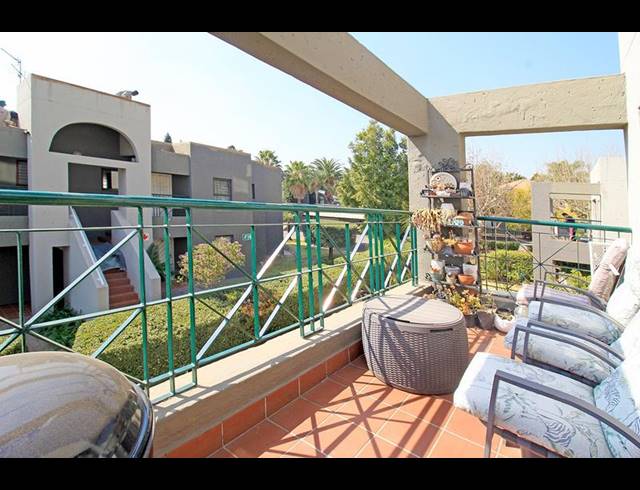 2 BEDROOM TOWNHOUSE FOR SALE IN MARAIS STEYN PARK